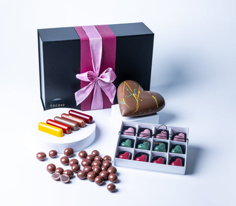 Pistachio Heart Hamper